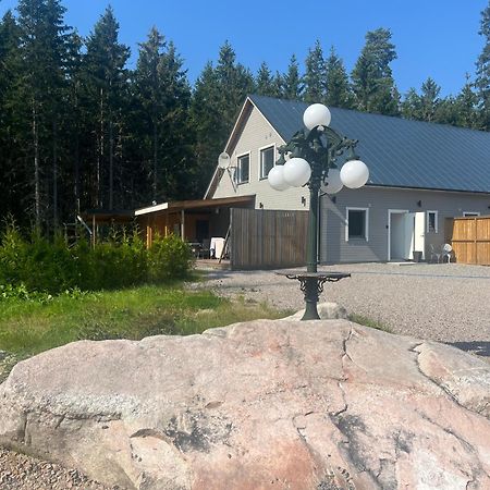 Gaeststuga 100M Fran Sjoen Vislanda Kültér fotó